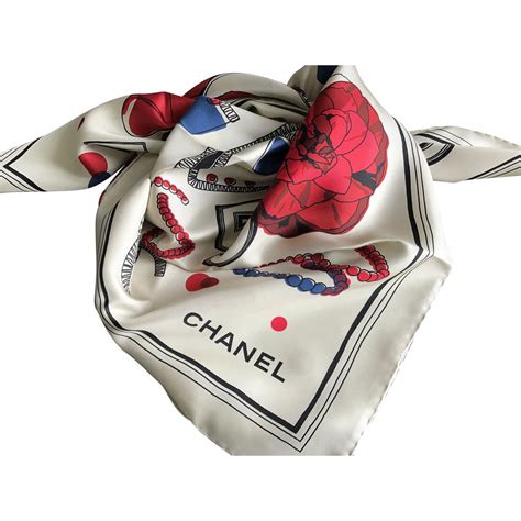 foulard femme soie chanel|Foulards Chanel en Soie pour Femme .